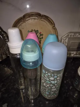 Lote 5 Biberones Nuk 230ml y 333ml y 2 tetinas.