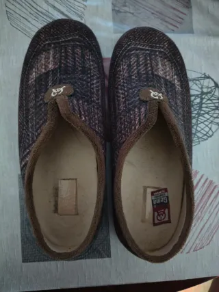 Zapatillas Gema Comfort Marrón y Negro