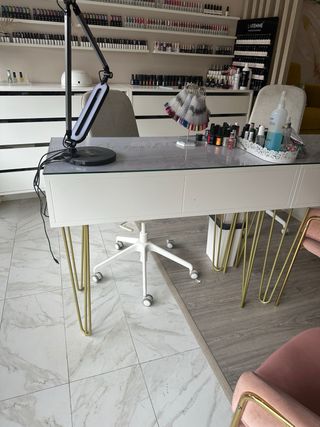 Mesa Manicura/Tocador Blanco y Dorado