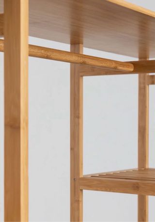 Armario de bambú y madera