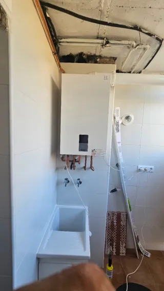 Instalador electricidad y fontanería  632628508