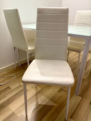 Mesa Comedor Cristal y 4 Sillas Piel Sintética