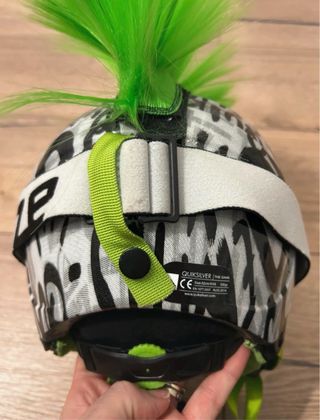 Casco de esquí con cresta verde Quiksilver