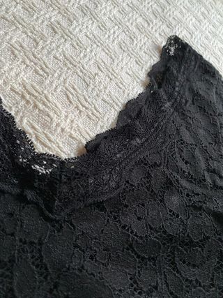 Blusa de encaje negra manga larga