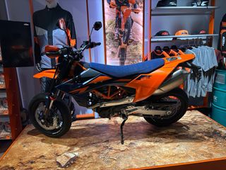 KTM 690 SuperMotard 2026