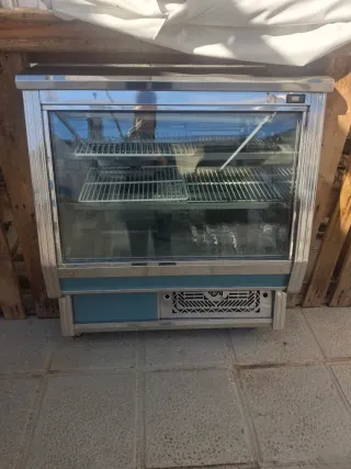 Máquina expositora 1m de ancho x 1.10m de alto