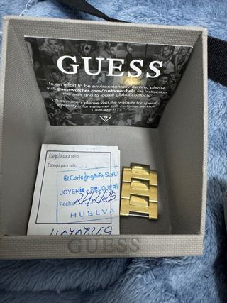 Reloj Guess Dorado