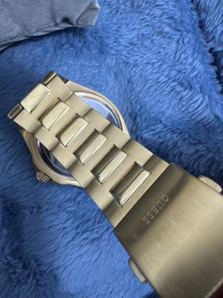 Reloj Guess Dorado