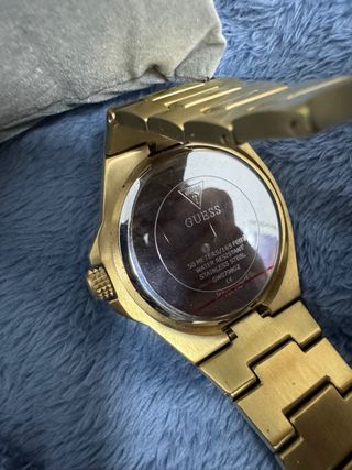 Reloj Guess Dorado