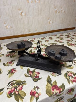 Balanza antigua de pesas