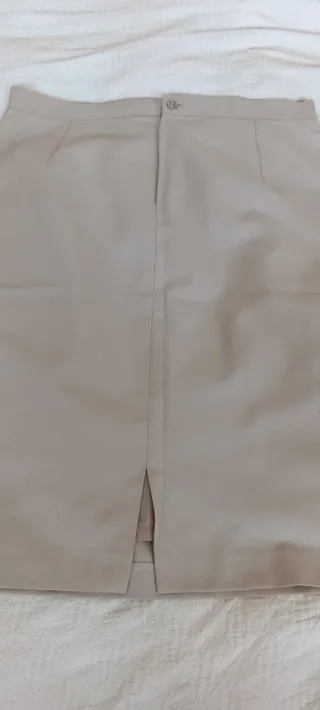 Vendo traje de chaqueta y falda.