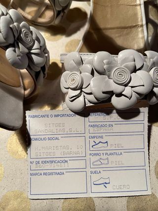 Sandalias blancas flores piel Sitges Sandalias
