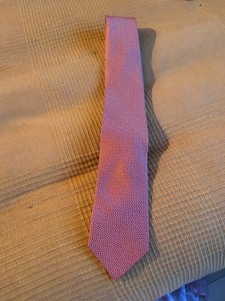 Elegante corbata rojo rosado con microestampado