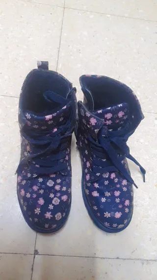 Botas de agua a cuadros. 15€ cada una, los dos 25€