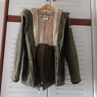 Parka verde Pimkie con forro sherpa