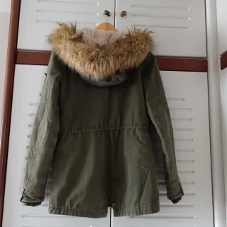 Parka verde Pimkie con forro sherpa