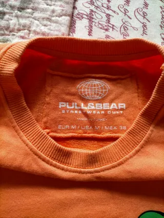 Sudadera STAFF HERE TO HELP YOU.