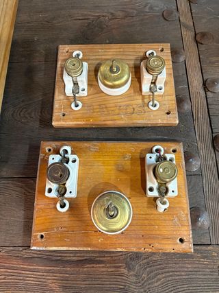 Lote 2 interruptores eléctricos antiguos