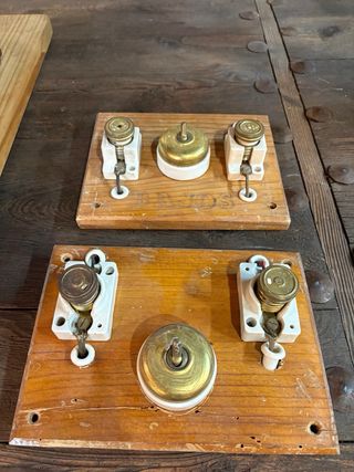 Lote 2 interruptores eléctricos antiguos