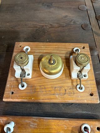 Lote 2 interruptores eléctricos antiguos