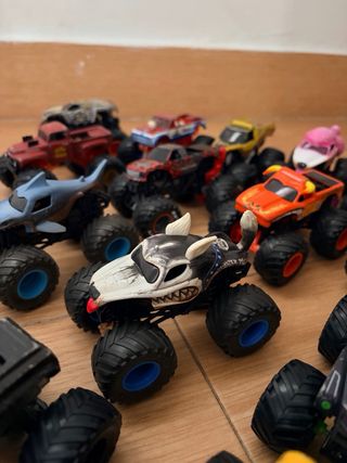 Colección 20 Camiones Monstruo JAM
