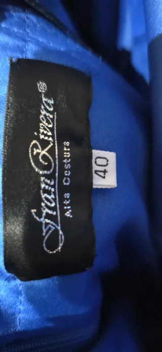 Vestido de fiesta azul con pedrería