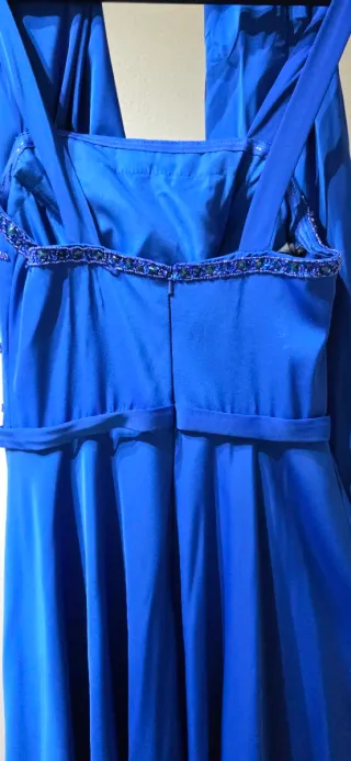 Vestido de fiesta azul con pedrería