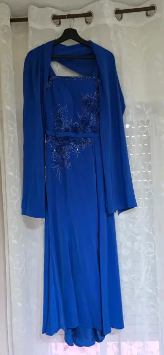 Vestido de fiesta azul con pedrería