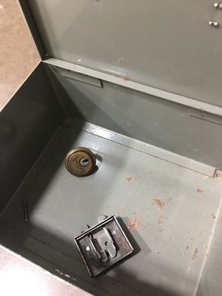 Caja de caudales metálica gris