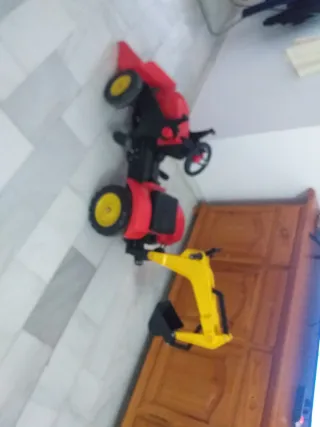 Tractor con pala frontal y trasera