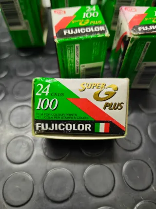 Rullini fotografici Fujicolor Super G Plus 100