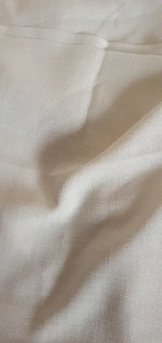 Cortina beige corta con puntilla