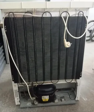 Congelador vertical Liebherr pequeño