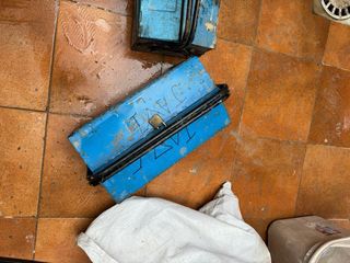 Caja de herramientas de hierro azul