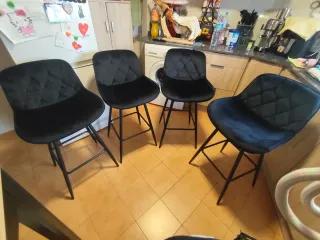 Juego 4 Taburetes Cocina Negros Terciopelo y mesa.
