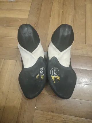 Pies de gato técnicos. (Ocun. 38'5.)