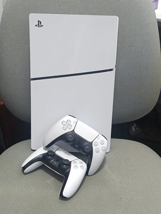 Playstation 5 Blanca + Mandos