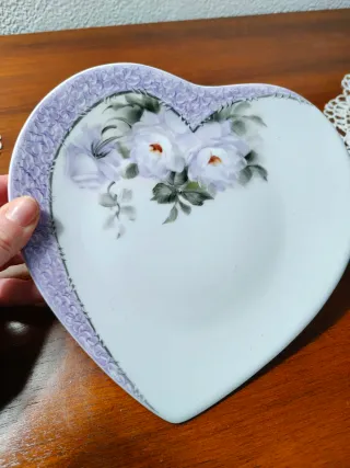 Piatto porcellana a forma di cuore dipinto a mano