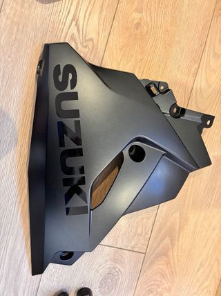 Carenado Izquierdo Suzuki GSX-8R