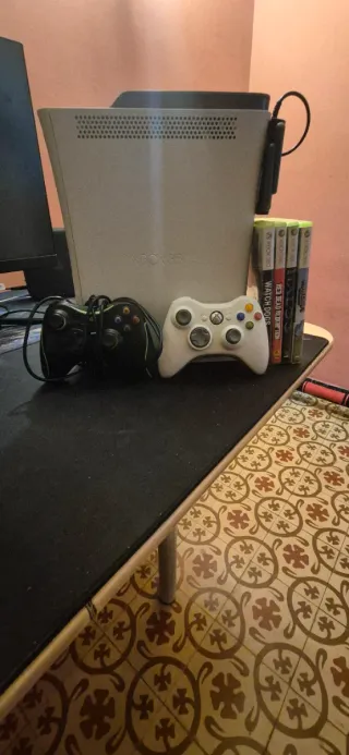 PACK Xbox 360 Slim Blanca + 2 Mandos + 6 Juegos