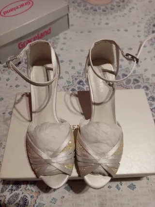 Zapatos de Novia Blancos y Dorados