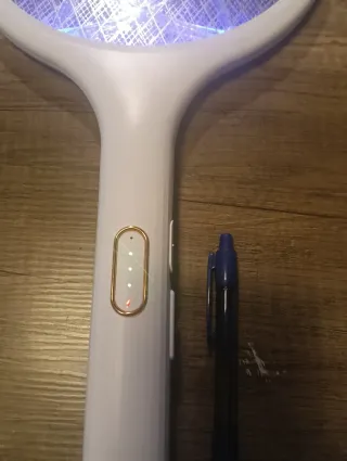 Raqueta Eléctrica Mata Mosquitos.Cuesta 22€