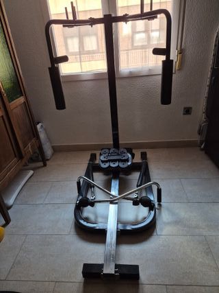 Máquina de ejercicios tren superior e inferior.