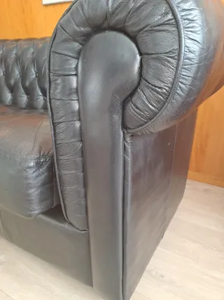 Sofá Chester Piel Negra 3 Plazas, de Galerías del