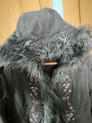 Abrigo largo gris y rosa