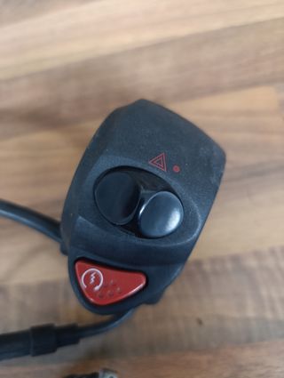 Piña derecha Peugeot Satelis 125