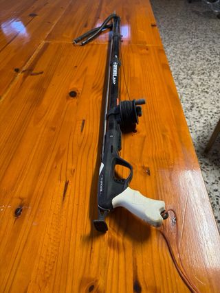 Equipo de pesca submarina y accesorios.