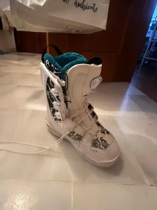 Tabla Snowboard con Botas Talla 39