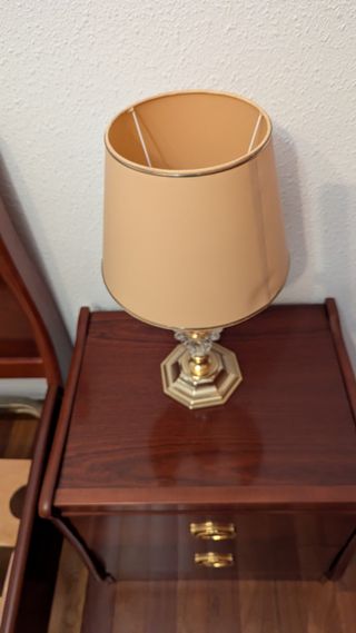 Muebles de dormitorio: Cama y mesitas