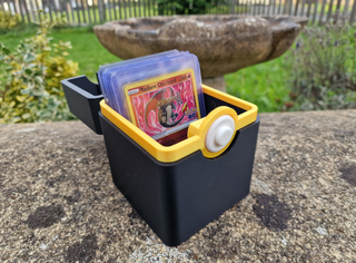 Caja de Mazos Pokemon Umbreon
